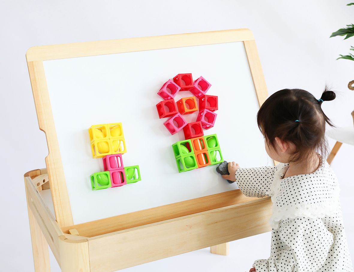 多功能學習桌(3D磁力白板遊戲桌)